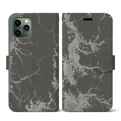 【士別（北海道）】地図柄iPhoneケース（手帳タイプ）モノトーン・iPhone 11 Pro 用