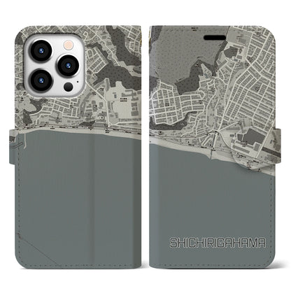 【七里ヶ浜（神奈川県）】地図柄iPhoneケース（手帳タイプ）モノトーン・iPhone 13 Pro 用