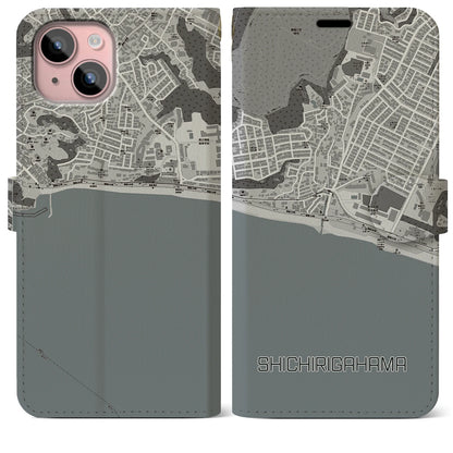 【七里ヶ浜（神奈川県）】地図柄iPhoneケース（手帳タイプ）モノトーン・iPhone 15 Plus 用