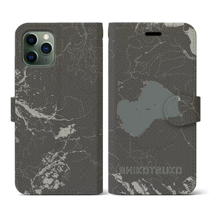 【支笏湖（北海道）】地図柄iPhoneケース（手帳タイプ）モノトーン・iPhone 11 Pro 用