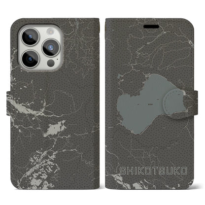 【支笏湖（北海道）】地図柄iPhoneケース（手帳タイプ）モノトーン・iPhone 15 Pro 用