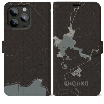 【精進湖（山梨県）】地図柄iPhoneケース（手帳タイプ）モノトーン・iPhone 15 Pro Max 用