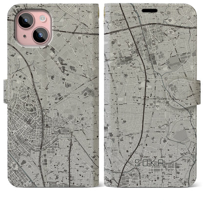 【草加（埼玉県）】地図柄iPhoneケース（手帳タイプ）モノトーン・iPhone 15 Plus 用