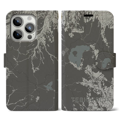 【弟子屈（北海道）】地図柄iPhoneケース（手帳タイプ）モノトーン・iPhone 15 Pro 用