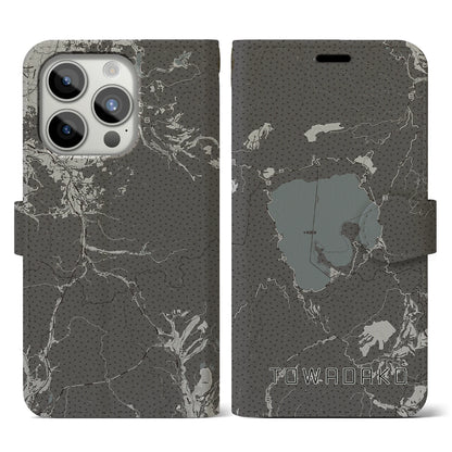 【十和田湖（青森県）】地図柄iPhoneケース（手帳タイプ）モノトーン・iPhone 15 Pro 用