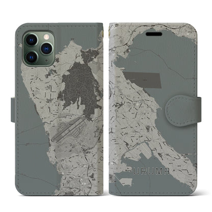【うるま（沖縄県）】地図柄iPhoneケース（手帳タイプ）モノトーン・iPhone 11 Pro 用