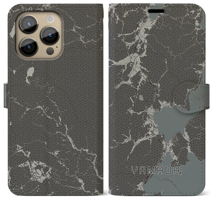 【山田（岩手県）】地図柄iPhoneケース（手帳タイプ）モノトーン・iPhone 14 Pro Max 用