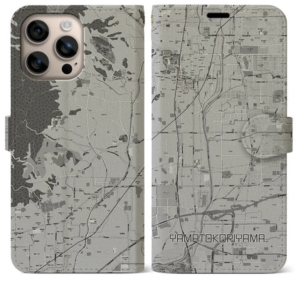 【大和郡山（奈良県）】地図柄iPhoneケース（手帳タイプ）モノトーン・iPhone 16 Plus 用