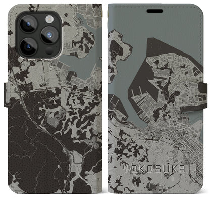 【横須賀（神奈川県）】地図柄iPhoneケース（手帳タイプ）モノトーン・iPhone 15 Pro Max 用