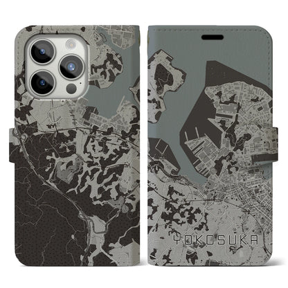 【横須賀（神奈川県）】地図柄iPhoneケース（手帳タイプ）モノトーン・iPhone 15 Pro 用
