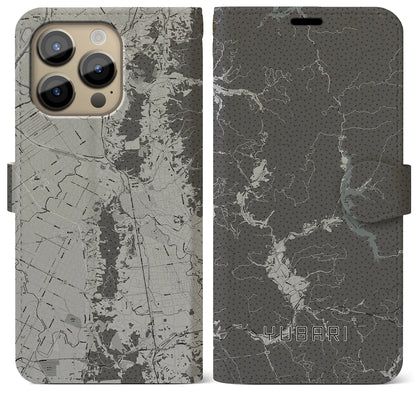 【夕張（北海道）】地図柄iPhoneケース（手帳タイプ）モノトーン・iPhone 14 Pro Max 用