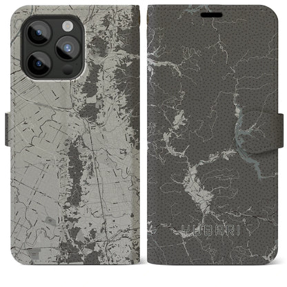 【夕張（北海道）】地図柄iPhoneケース（手帳タイプ）モノトーン・iPhone 15 Pro Max 用