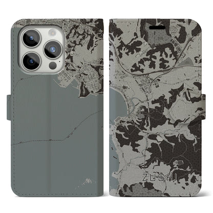 【逗子（神奈川県）】地図柄iPhoneケース（手帳タイプ）モノトーン・iPhone 15 Pro 用