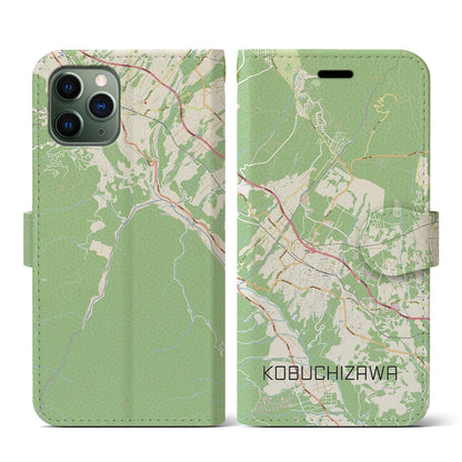 【小淵沢（山梨県）】地図柄iPhoneケース（手帳タイプ）ナチュラル・iPhone 11 Pro 用
