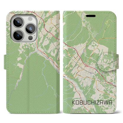 【小淵沢（山梨県）】地図柄iPhoneケース（手帳タイプ）ナチュラル・iPhone 15 Pro 用