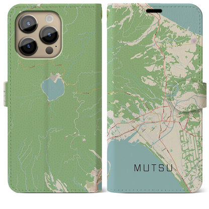 【むつ（青森県）】地図柄iPhoneケース（手帳タイプ）ナチュラル・iPhone 14 Pro Max 用